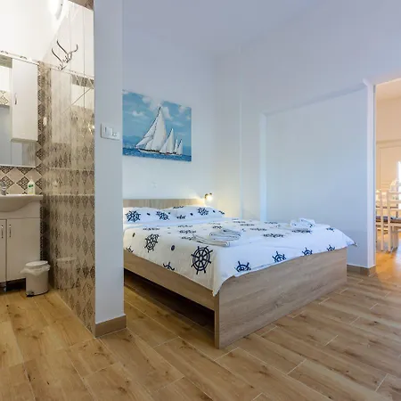 Modernes Nur 600 Meter Zum Mit Privater Terrasse, Grill, Waschmaschine Apartamento Novi Vinodolski