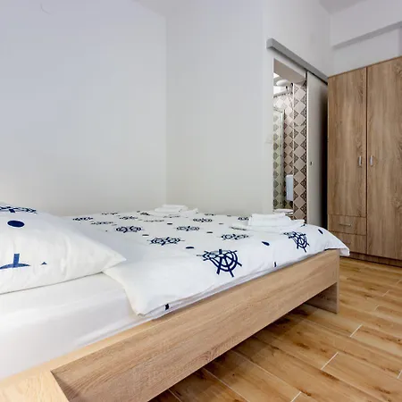 Modernes Nur 600 Meter Zum Mit Privater Terrasse, Grill, Waschmaschine