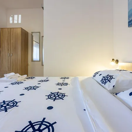 Apartamento Modernes Nur 600 Meter Zum Mit Privater Terrasse, Grill, Waschmaschine Novi Vinodolski