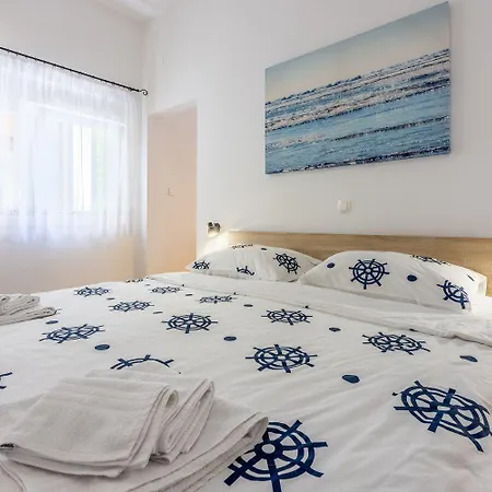 Modernes Nur 600 Meter Zum Mit Privater Terrasse, Grill, Waschmaschine Apartamento