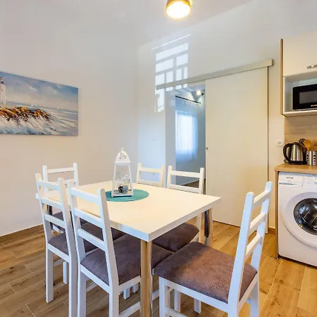 Apartamento Modernes Nur 600 Meter Zum Mit Privater Terrasse, Grill, Waschmaschine Novi Vinodolski