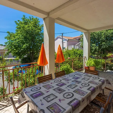 Apartamento Modernes Nur 600 Meter Zum Mit Privater Terrasse, Grill, Waschmaschine Novi Vinodolski
