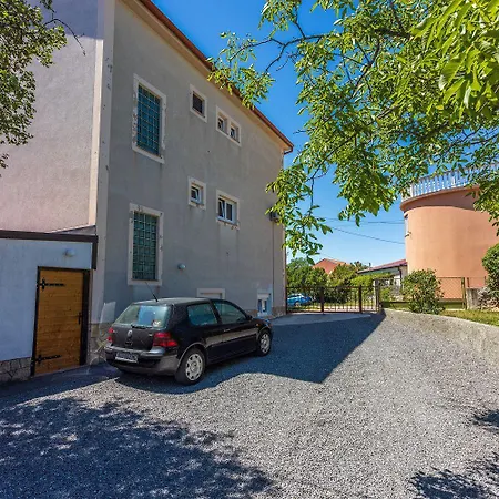 Apartamento Modernes Nur 600 Meter Zum Mit Privater Terrasse, Grill, Waschmaschine Novi Vinodolski