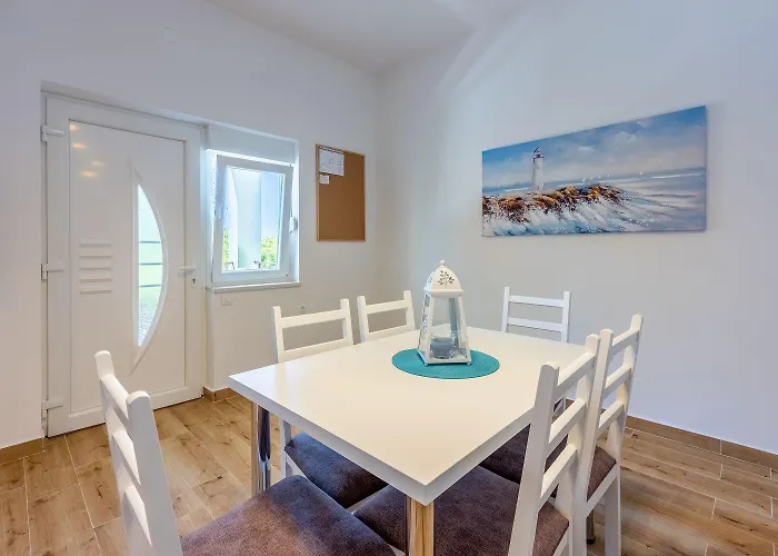 Modernes Nur 600 Meter Zum Mit Privater Terrasse, Grill, Waschmaschine Нови-Винодолски