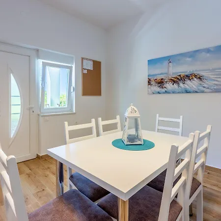 Modernes Nur 600 Meter Zum Mit Privater Terrasse, Grill, Waschmaschine Novi Vinodolski