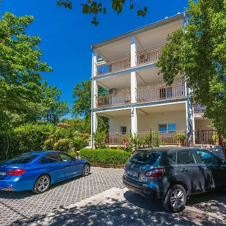 Modernes Nur 600 Meter Zum Mit Privater Terrasse, Grill, Waschmaschine * Novi Vinodolski