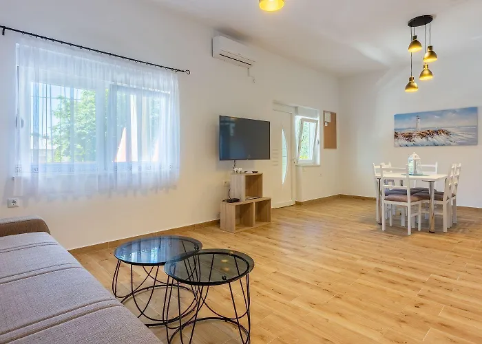 Modernes Nur 600 Meter Zum Mit Privater Terrasse, Grill, Waschmaschine Apartment