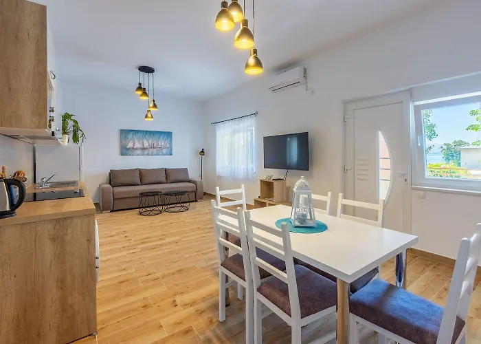 Modernes Nur 600 Meter Zum Mit Privater Terrasse, Grill, Waschmaschine *